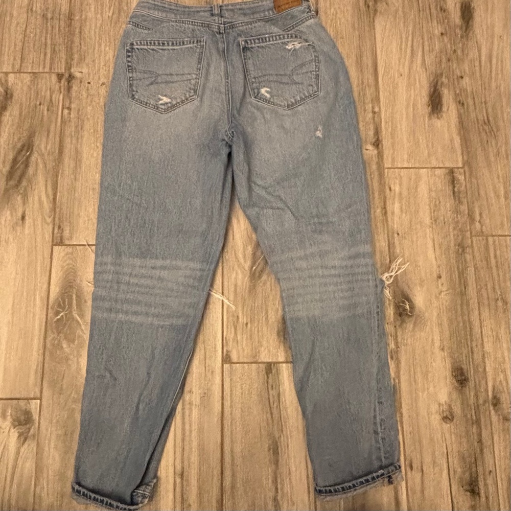 American Eagle Distressed Cropped Jean Size 4